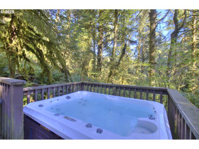 19921 WHALESHEAD Rd C15, Brookings, OR 97415