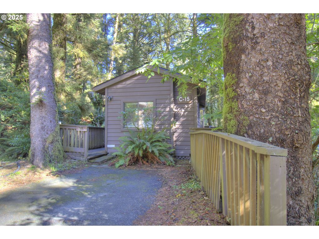 19921 WHALESHEAD Rd C15, Brookings, OR 97415