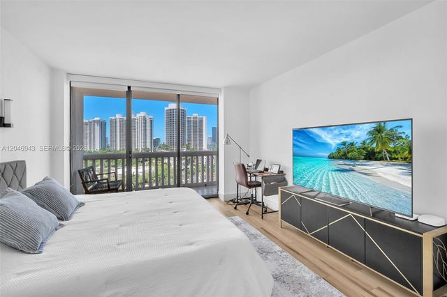 1000 W Island Blvd 1206, Aventura, FL 33160