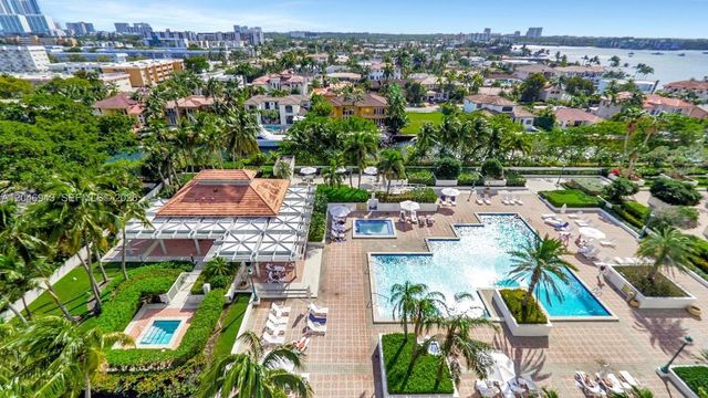 1000 W Island Blvd 1206, Aventura, FL 33160