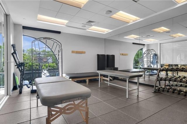 1000 W Island Blvd 1206, Aventura, FL 33160
