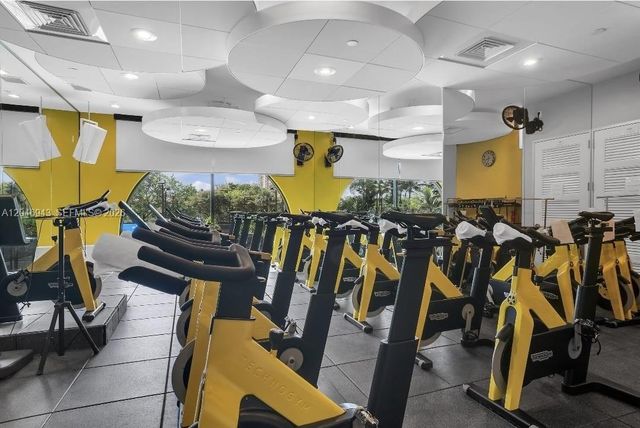 1000 W Island Blvd 1206, Aventura, FL 33160