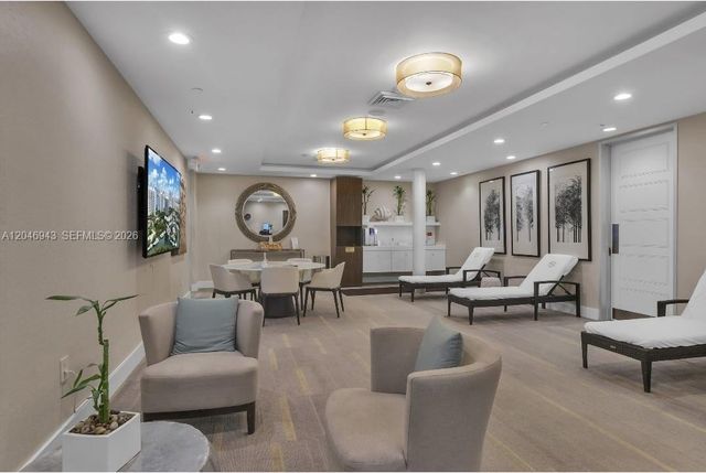 1000 W Island Blvd 1206, Aventura, FL 33160