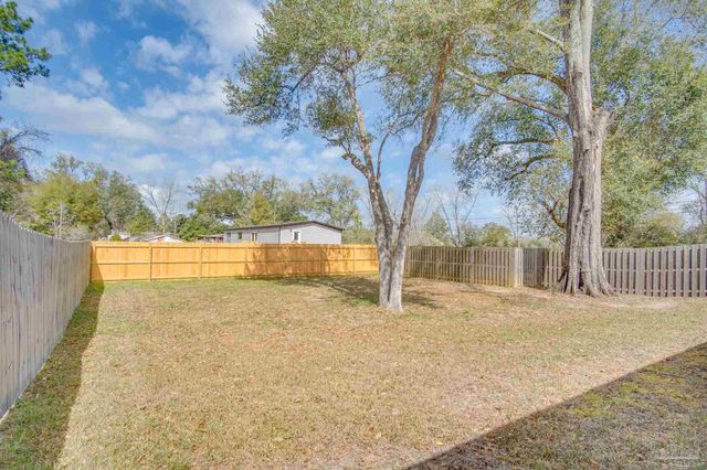 7408 Oak Lake Blvd, Pensacola, FL 32526
