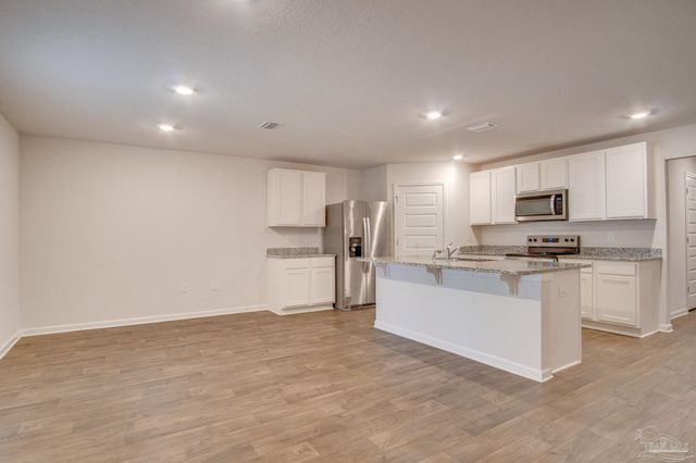 7408 Oak Lake Blvd, Pensacola, FL 32526