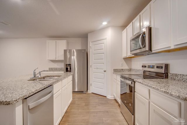 7408 Oak Lake Blvd, Pensacola, FL 32526