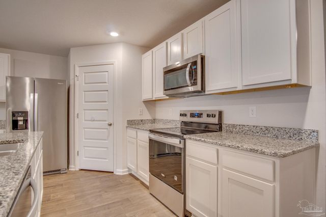 7408 Oak Lake Blvd, Pensacola, FL 32526