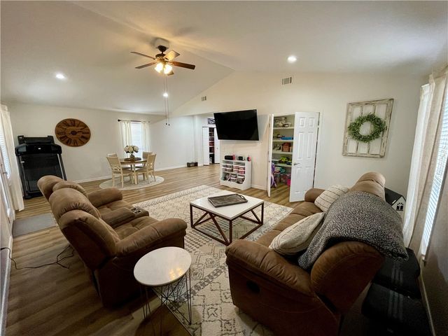 126 Salmon Lane, Russellville, AR 72802