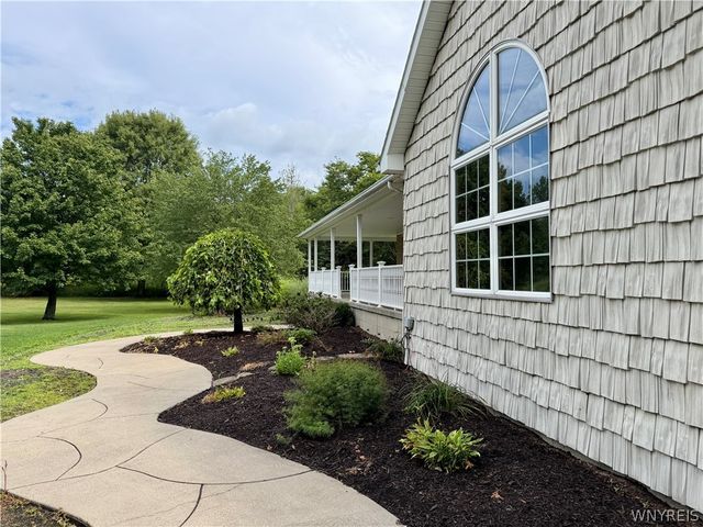 9239 Carpenter Road, Eden, NY 14057