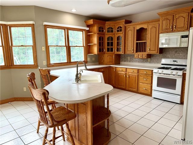 9239 Carpenter Road, Eden, NY 14057