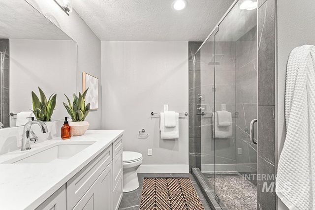 670 S Berwick Dr, Boise, ID 83706