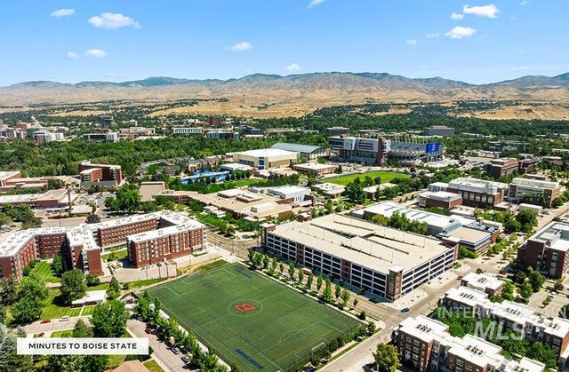 670 S Berwick Dr, Boise, ID 83706