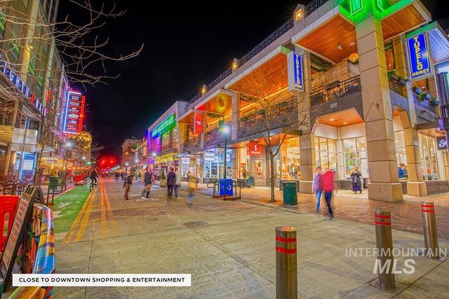 670 S Berwick Dr, Boise, ID 83706