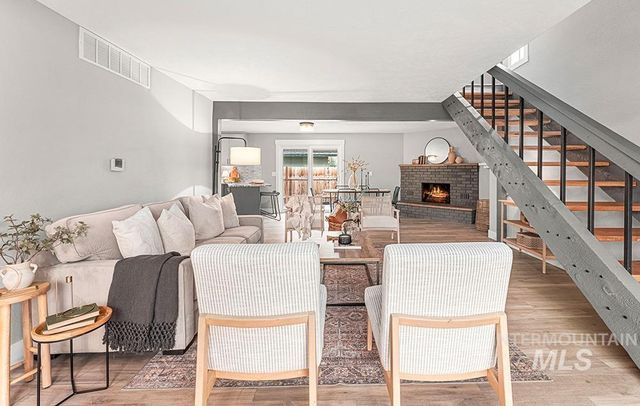 670 S Berwick Dr, Boise, ID 83706