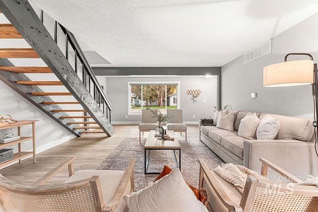 670 S Berwick Dr, Boise, ID 83706