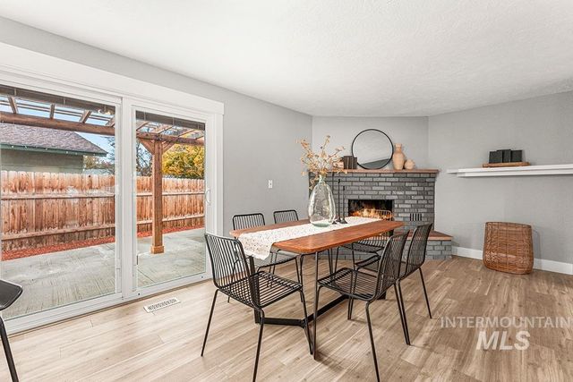 670 S Berwick Dr, Boise, ID 83706