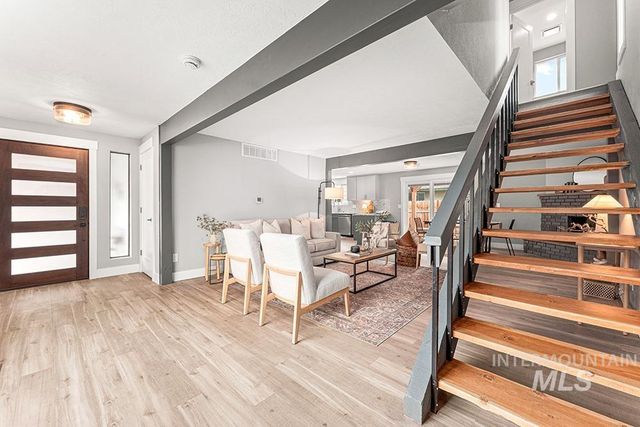 670 S Berwick Dr, Boise, ID 83706