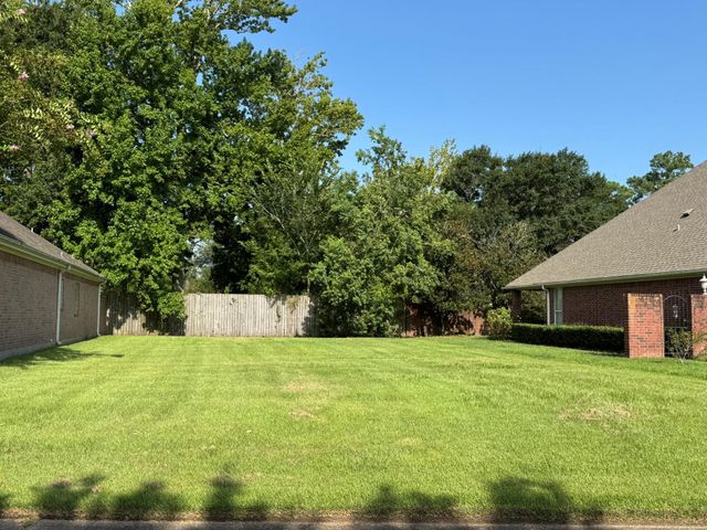 21 Waterford Gardens, Pinehurst, TX 77630