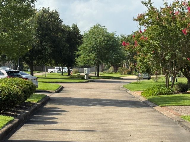 21 Waterford Gardens, Pinehurst, TX 77630