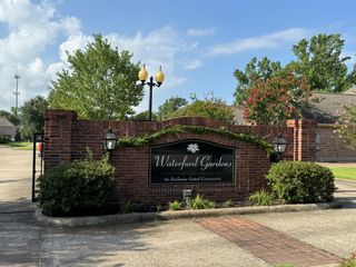 21 Waterford Gardens, Pinehurst, TX 77630