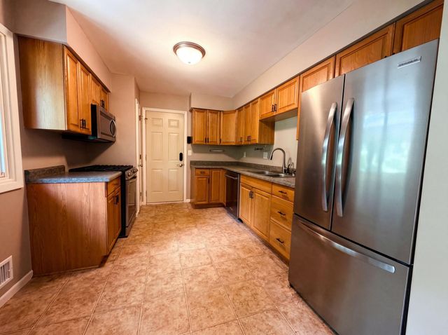 18220 Duck Lake Trail, Eden Prairie, MN 55346