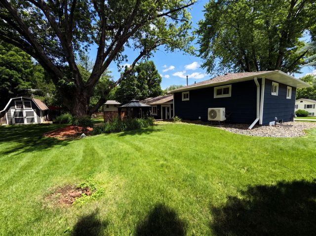 18220 Duck Lake Trail, Eden Prairie, MN 55346