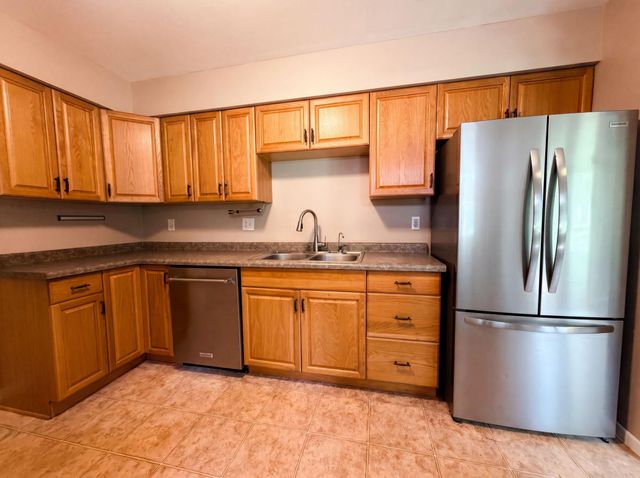 18220 Duck Lake Trail, Eden Prairie, MN 55346