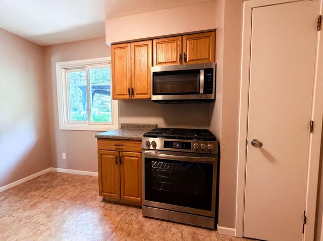18220 Duck Lake Trail, Eden Prairie, MN 55346