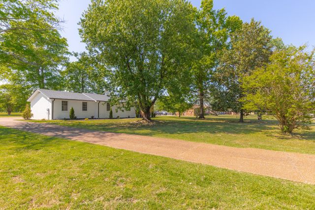 310 Lisa Ln, Gallatin, TN 37066