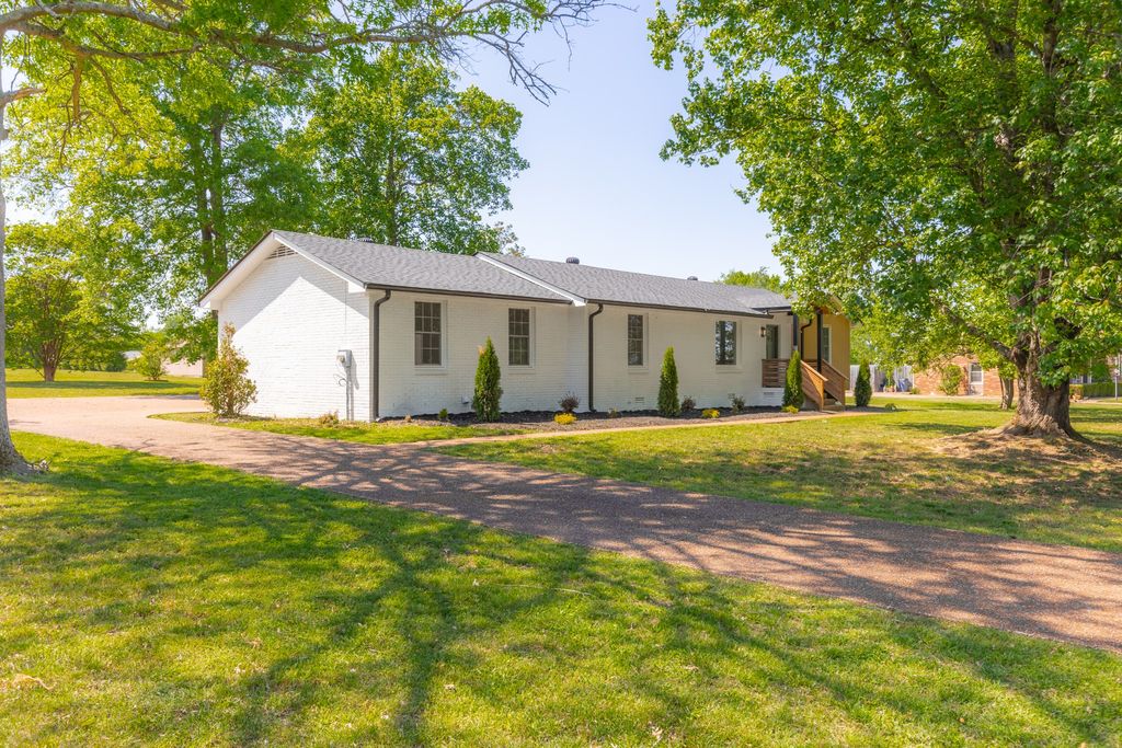 310 Lisa Ln, Gallatin, TN 37066