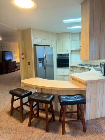 458 Balsawood Drive, Redding, CA 96003