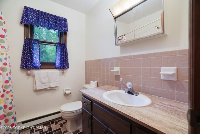 1585 Starry Lane, Chestnuthill Twp, PA 18330
