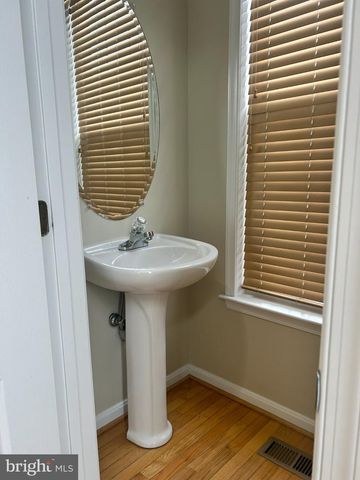 42997 KENNERLY TER, Ashburn, VA 20148