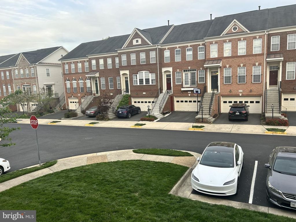 42997 KENNERLY TER, Ashburn, VA 20148