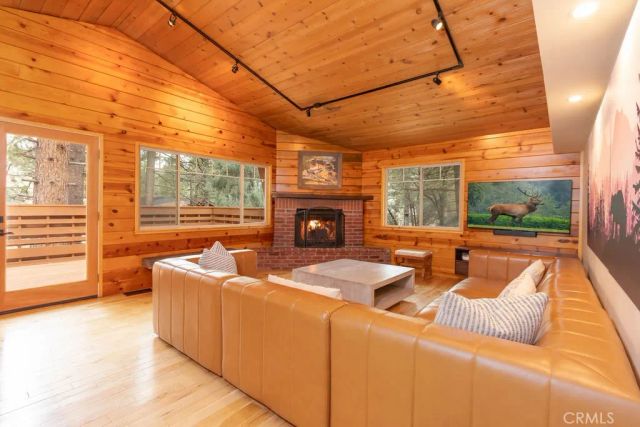2300 Cypress Way, Pine Mountain Club, CA 93222