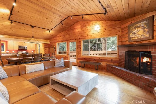 2300 Cypress Way, Pine Mountain Club, CA 93222