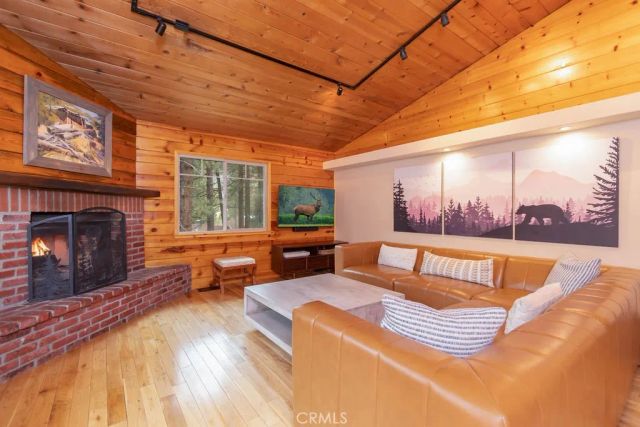 2300 Cypress Way, Pine Mountain Club, CA 93222