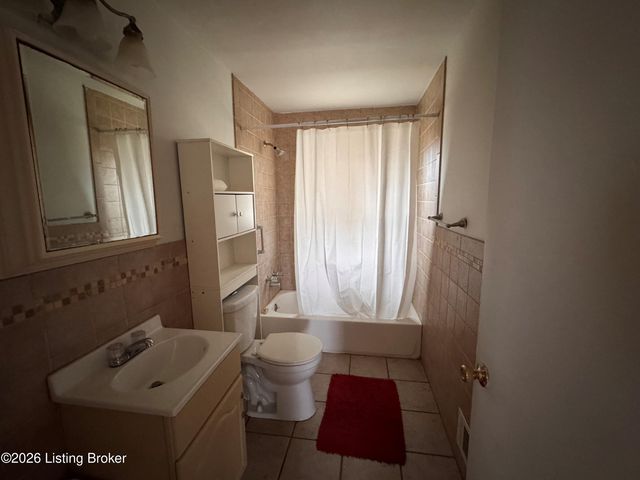 8601 Robbins Rd, Louisville, KY 40258