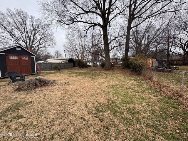 8601 Robbins Rd, Louisville, KY 40258