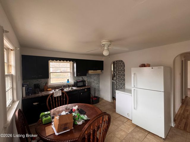 8601 Robbins Rd, Louisville, KY 40258