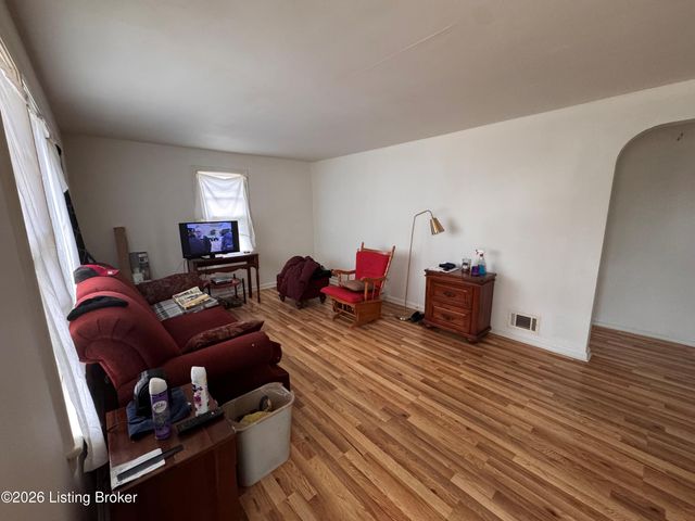 8601 Robbins Rd, Louisville, KY 40258