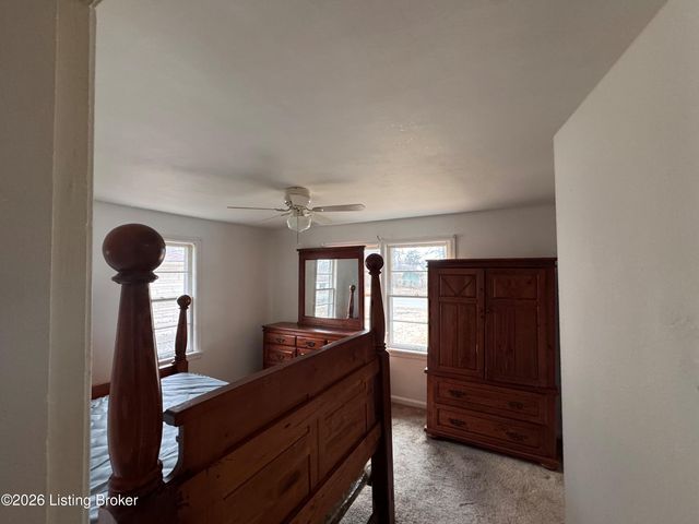 8601 Robbins Rd, Louisville, KY 40258