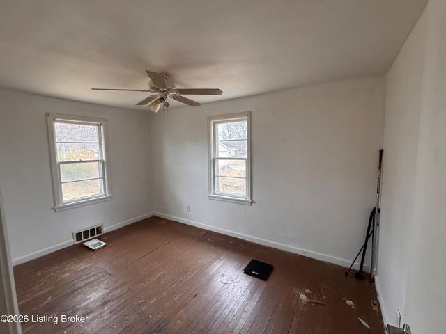 8601 Robbins Rd, Louisville, KY 40258