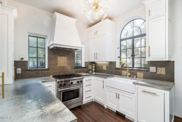 1405 Long Road, Kalamazoo City, MI 49008