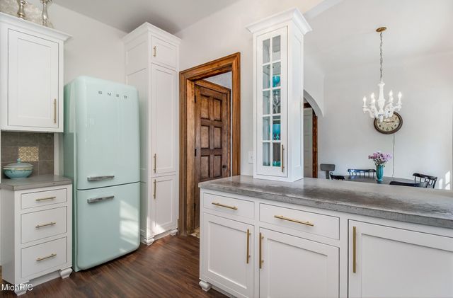 1405 Long Road, Kalamazoo City, MI 49008