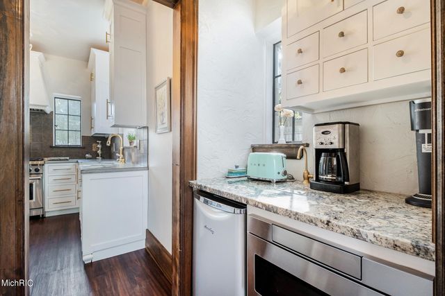 1405 Long Road, Kalamazoo City, MI 49008