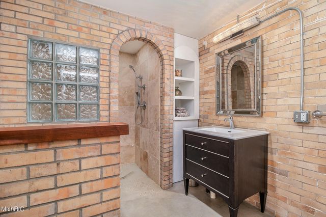 1405 Long Road, Kalamazoo City, MI 49008