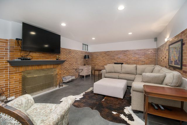 1405 Long Road, Kalamazoo City, MI 49008