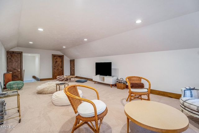 1405 Long Road, Kalamazoo City, MI 49008