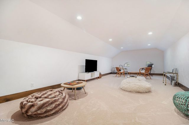 1405 Long Road, Kalamazoo City, MI 49008